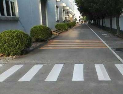 西安道路劃線價格 西安廠區(qū)劃線標(biāo)線施工圖片