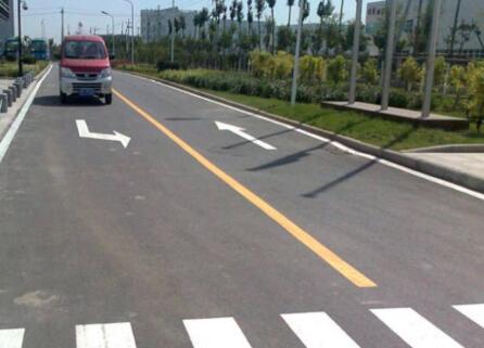 道路劃線的六大優(yōu)勢(shì)是哪些，蘇州道路劃線廠商對(duì)劃線的施工要求？
